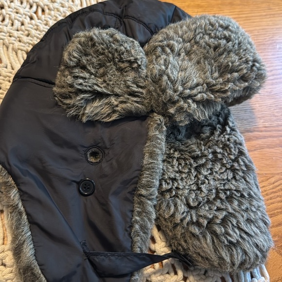 Eddie Bauer Black and Gray fur flap Winter Hat - Picture 5 of 6